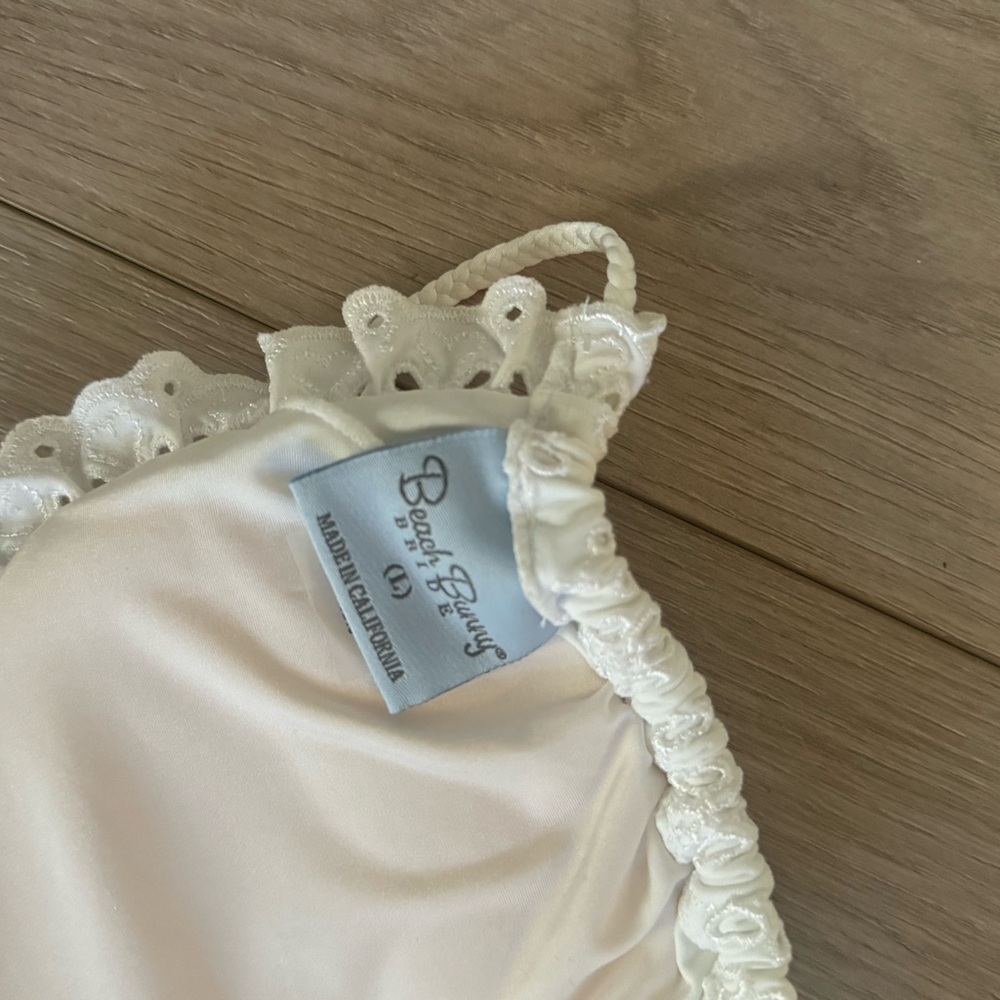 Beach Bunny All Eyes On Me White Eyelet Lace Bikini Set - Picture 4 of 9